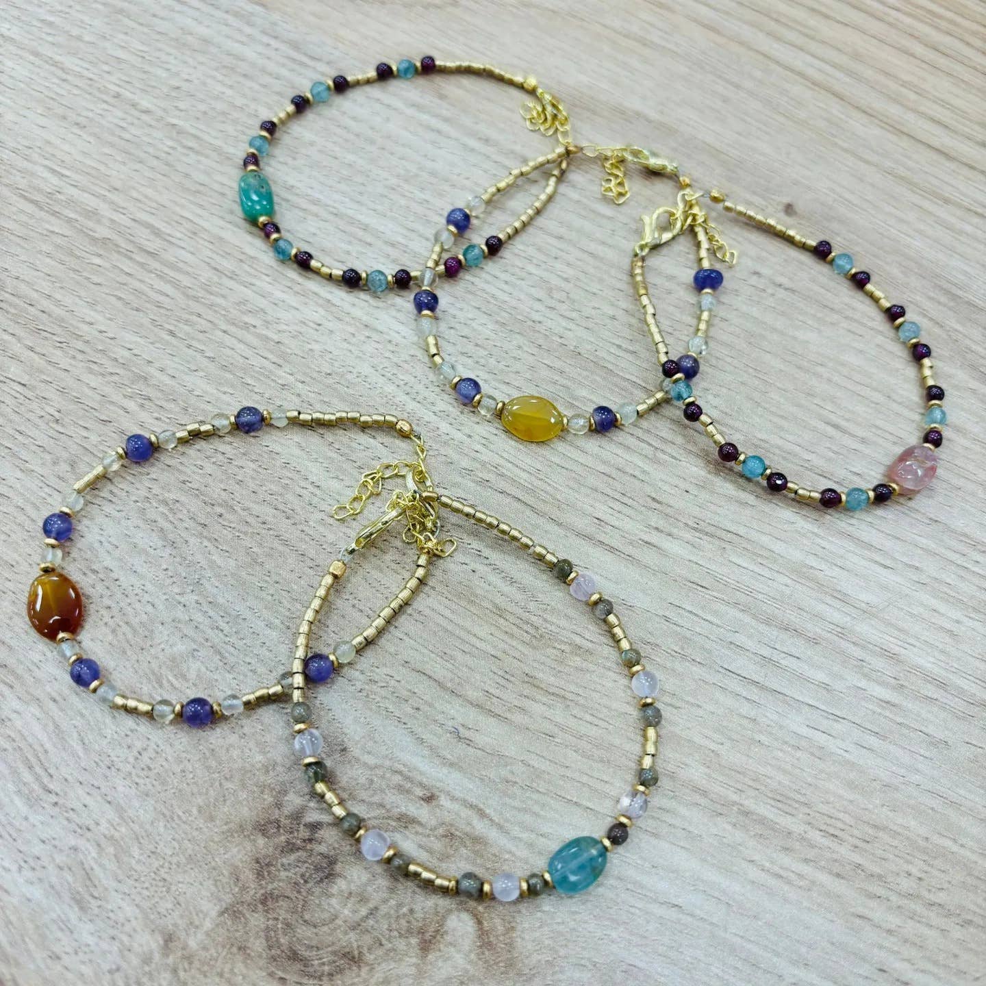 Pulsera con minerales