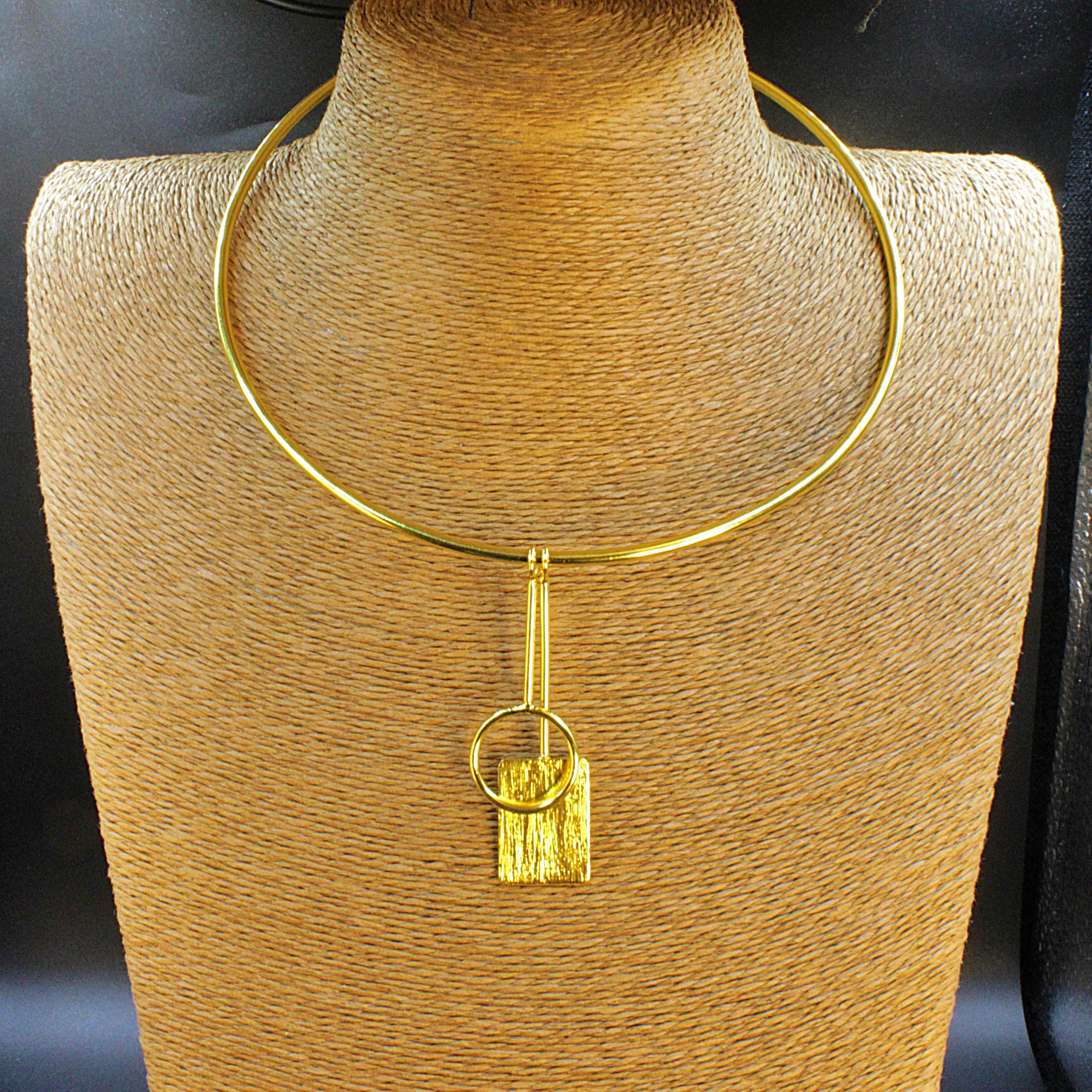 SOUL CHOKER with minimalist design