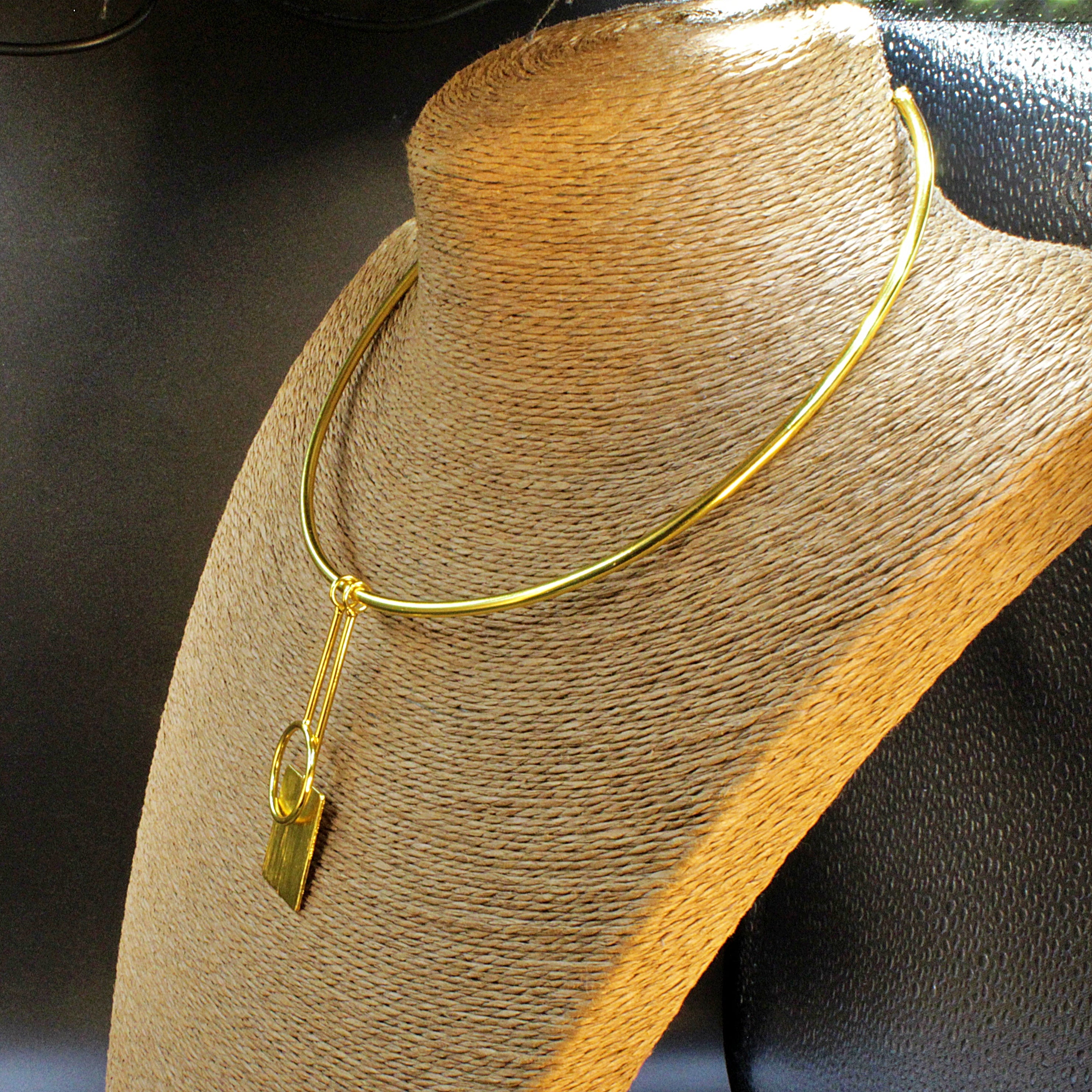 SOUL CHOKER with minimalist design