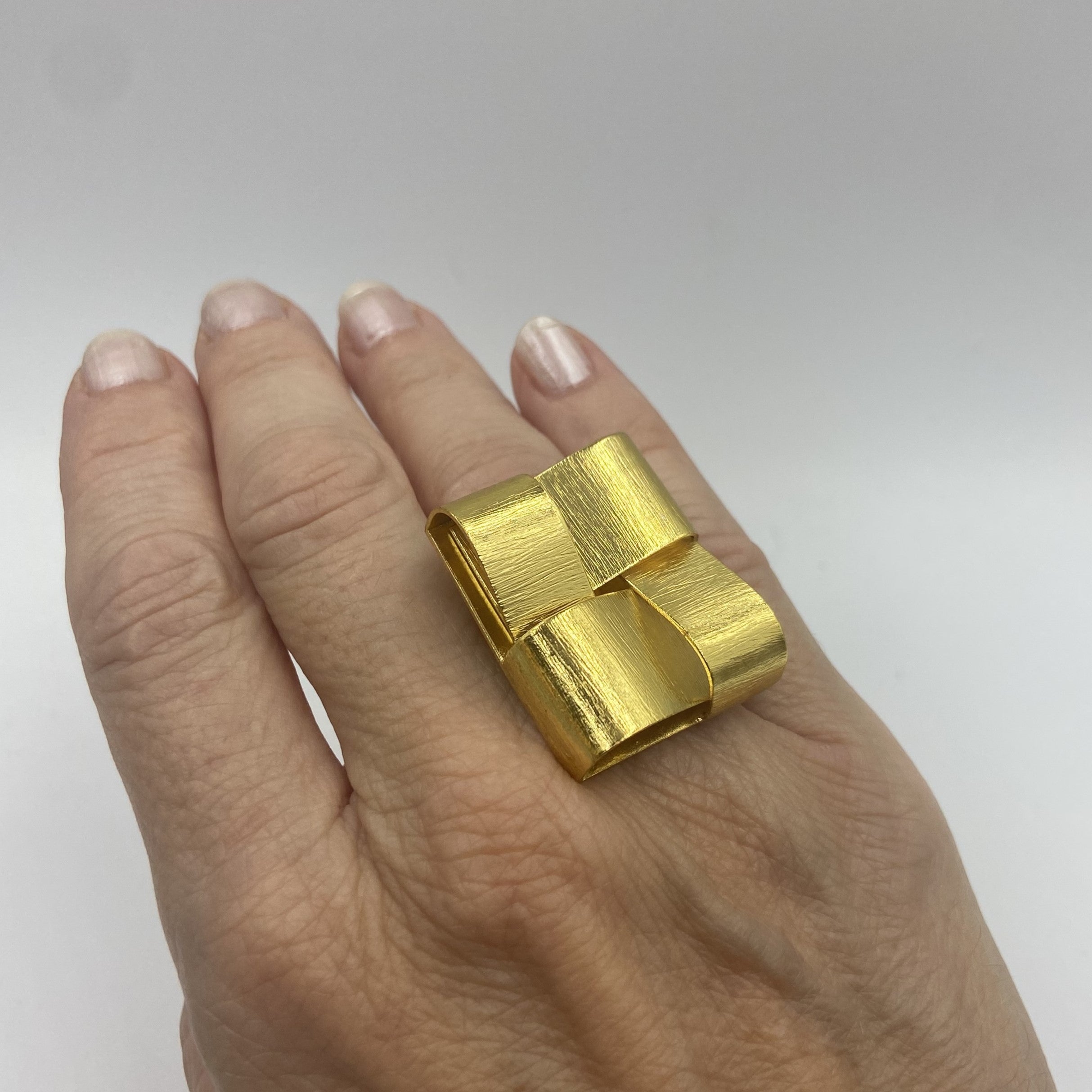 Gold plated QUART ring - Design with character